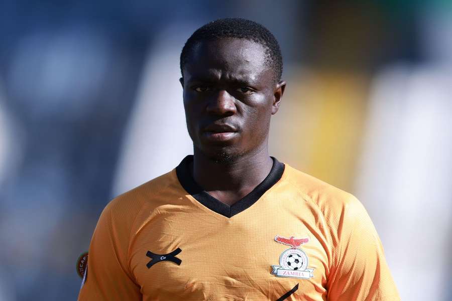 Reprezentační obránce Zambie Mathews Banda je hráčem Bohemians.