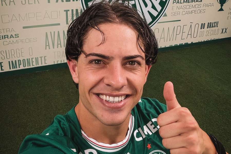 Giay desencantou e começou a fazer gols Giay desencantou e começou a fazer gols