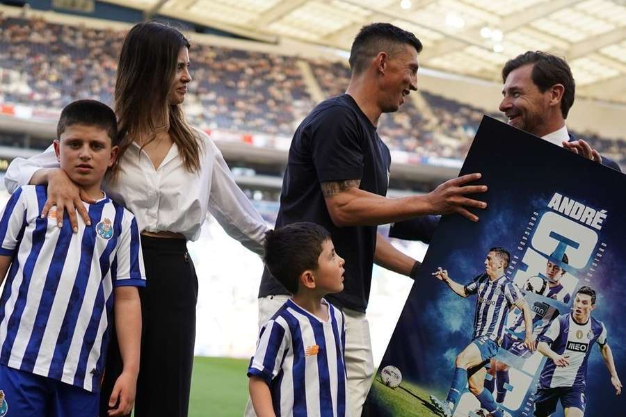 André Castro foi homenageado no Dragão