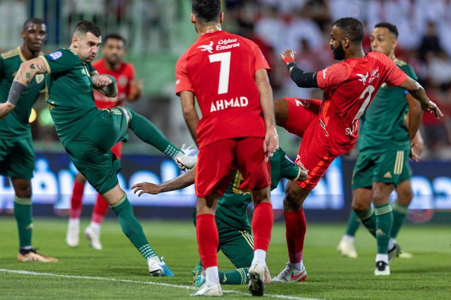 Al-Ahli Dubai, de Leonardo Jardim, venceu por 3-1