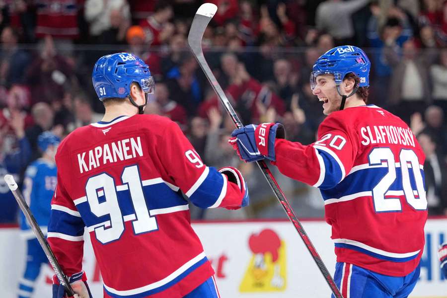 Slafkovský sa tešil z gólu a asistencie.