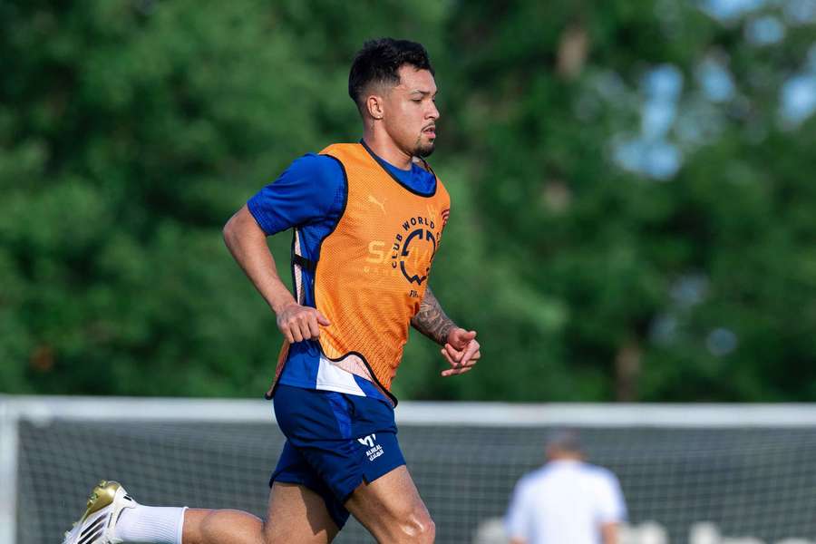 Brasileiro Marcos Leonardo quase deixou o seu contra o Real Madrid
