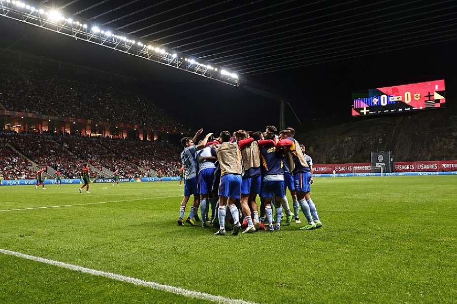 La selección española, celebrando el pase a la fase final de la Liga de las Naciones tras ganar a Portugal