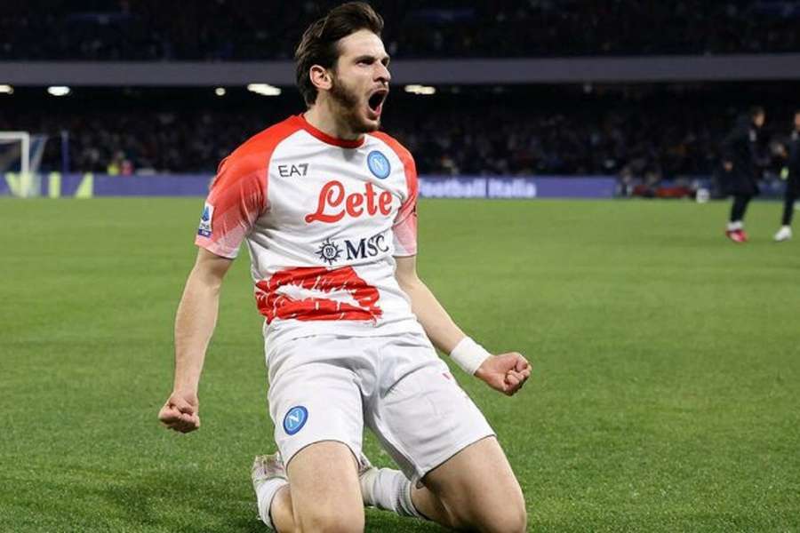 Napoli heeft nu 16 punten voorsprong aan kop van de Serie A