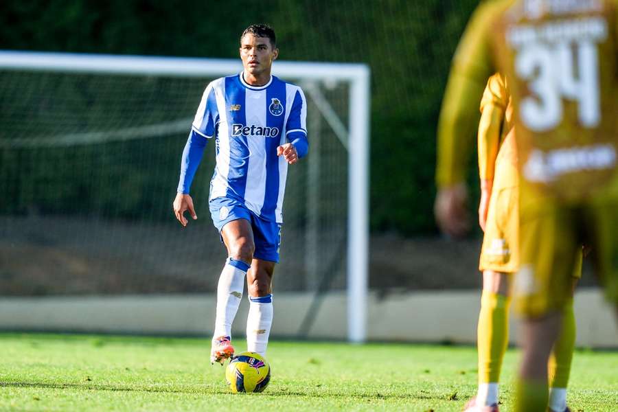 Thiago Silva cumpriu alguns minutos pelos dragões