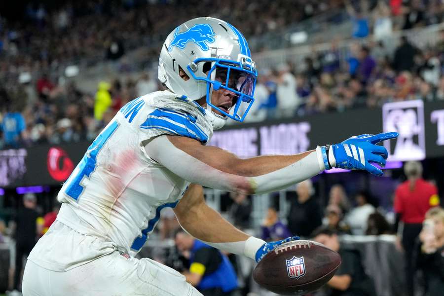 Amon-Ra St. Brown feiert seinen Touchdown.