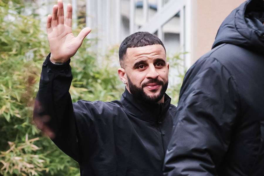 L'AC Milan a recruté vendredi le capitaine anglais de Manchester City Kyle Walker sous la forme d'un prêt avec option d'achat obligatoire.