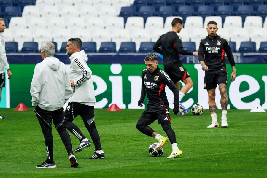 Prestianni no treino do Benfica no Santiago Bernabéu