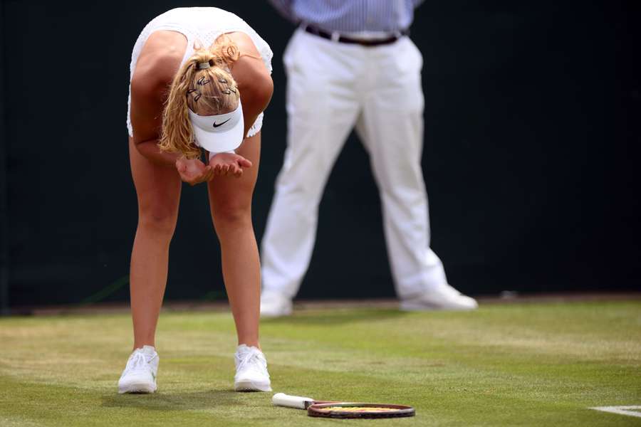 Andreeva, con la raqueta en el suelo tras tirarla