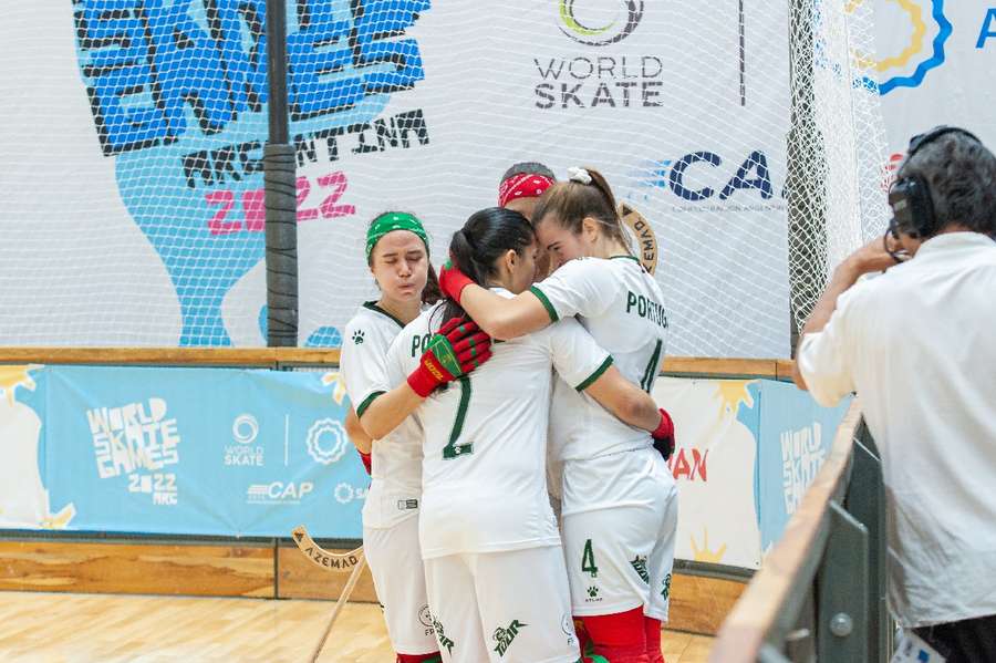 Seleção feminina vence Chile (3-2) e garante confronto com a Alemanha nos quartos