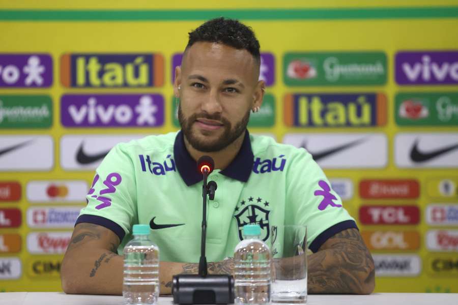 Neymar deve jogar contra a Bolívia nesta sexta-feira (8)