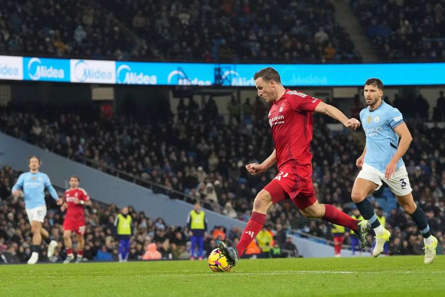 Útočník Nottinghamu Chris Wood bude muset proti City pravděpodobně pozměnit svůj herní styl.