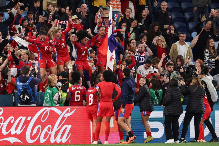 Fans aus der ganzen Welt sind nach Australien gereist, um ihre Nationalmannschaften anzufeuern