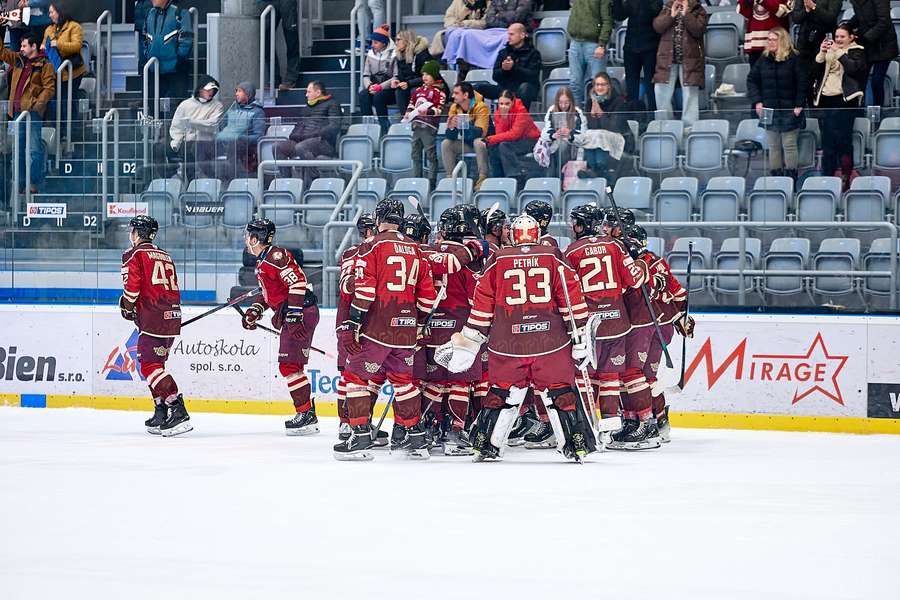 Hokejisti Žiaru nedali šancu Dubnici. Hokejisti Žiaru nedali šancu Dubnici.