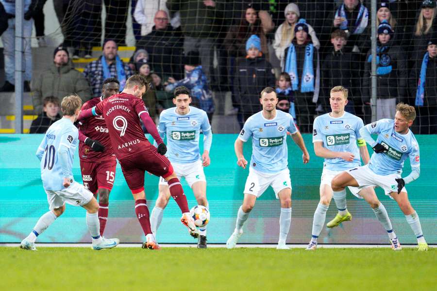 Patrick Mortensen attempts a shot against Sonderjyske