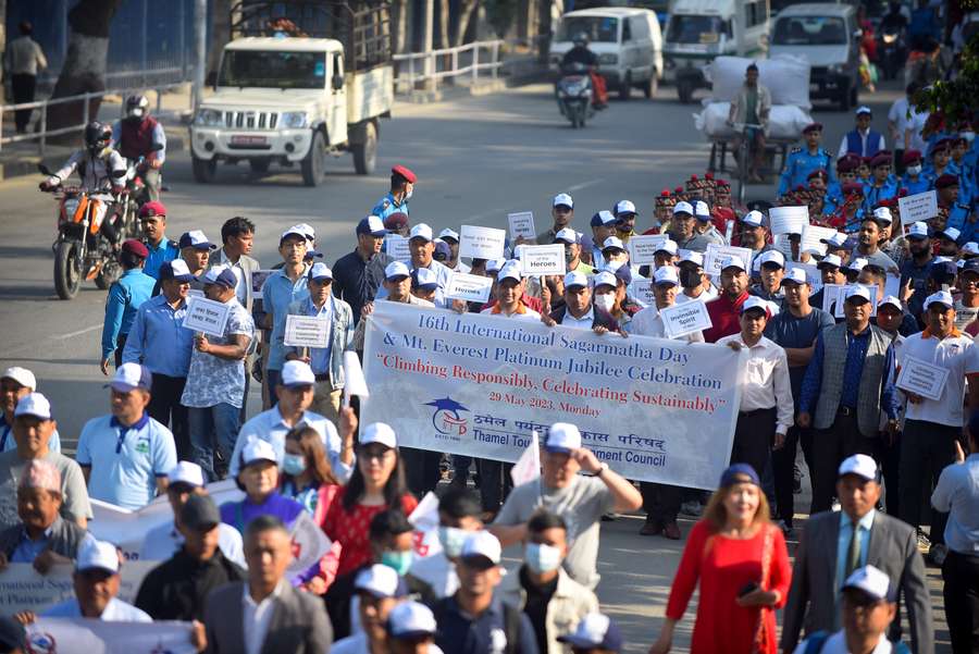 El pueblo nepalí salió a la calle a celebrar el día
