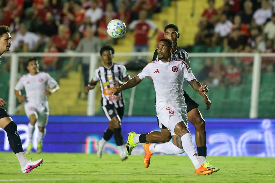 Alerrandro deu bom passe para o primeiro gol do Inter