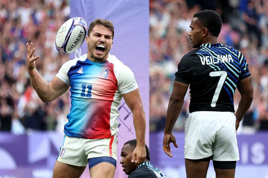 Antoine Dupont celebrates scoring a try en route to winning gold in the rugby sevens