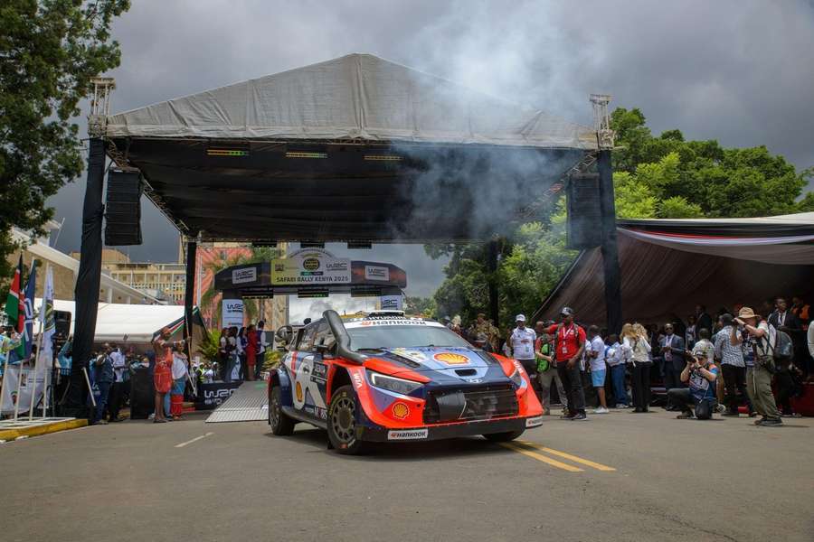 Tänak domina el Rally de Kenia tras la primera jornada.