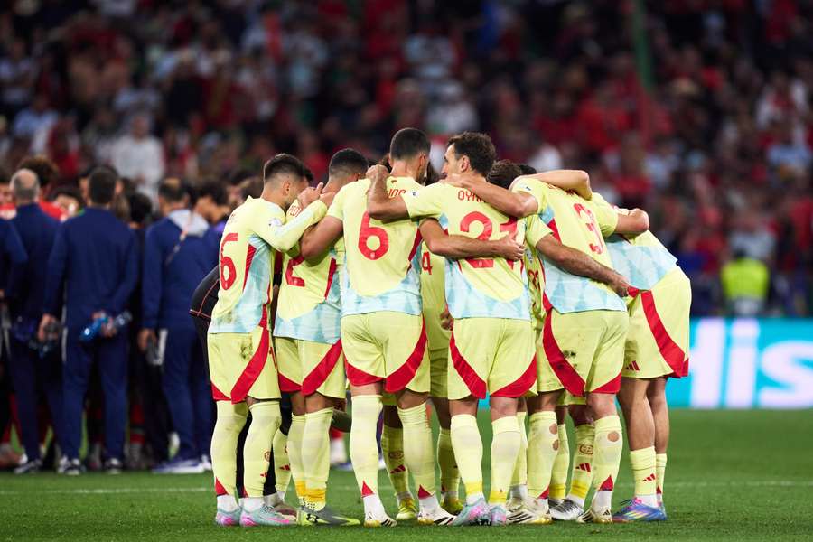 Los jugadores de España antes de la prórroga