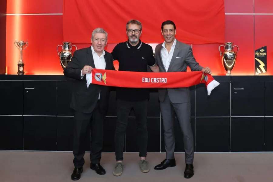 Fernando Tavares, vicepresidente del Benfica, Edu Castro y Rui Costa