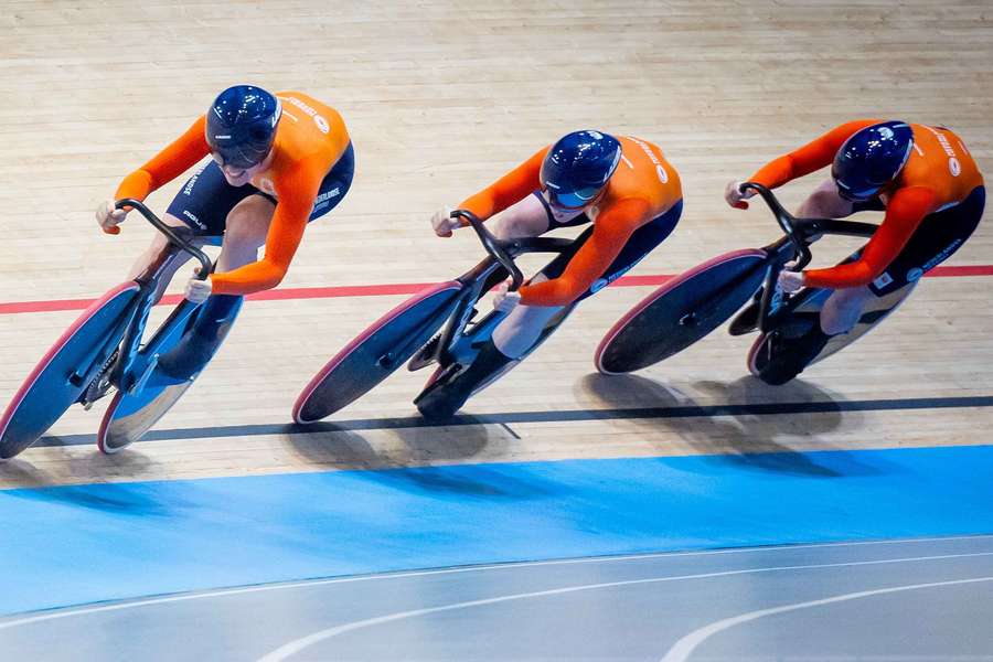 Hetty van de Wouw, Kimberley Kalee en Steffie van der Peet tijdens de kwalificatie