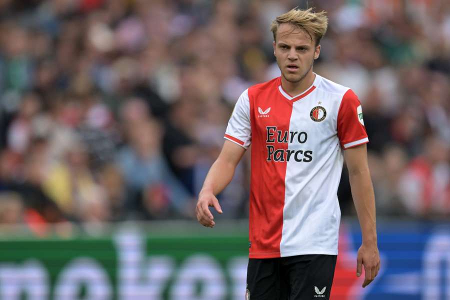 Thomas van den Belt in het nieuwe thuisshirt van Feyenoord