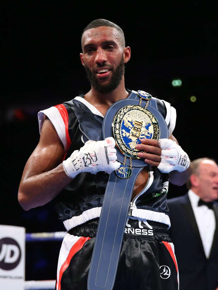 Mohamed Mimoune avec la ceinture EBU des welters remportée à Manchester contre Sam Eggington en 2017 Mohamed Mimoune avec la ceinture EBU des welters remportée à Manchester contre Sam Eggington en 2017