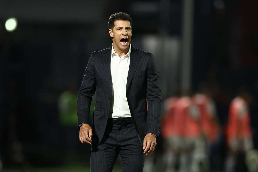 Sebastián Domínguez pierde su puesto como entrenador de Vélez.