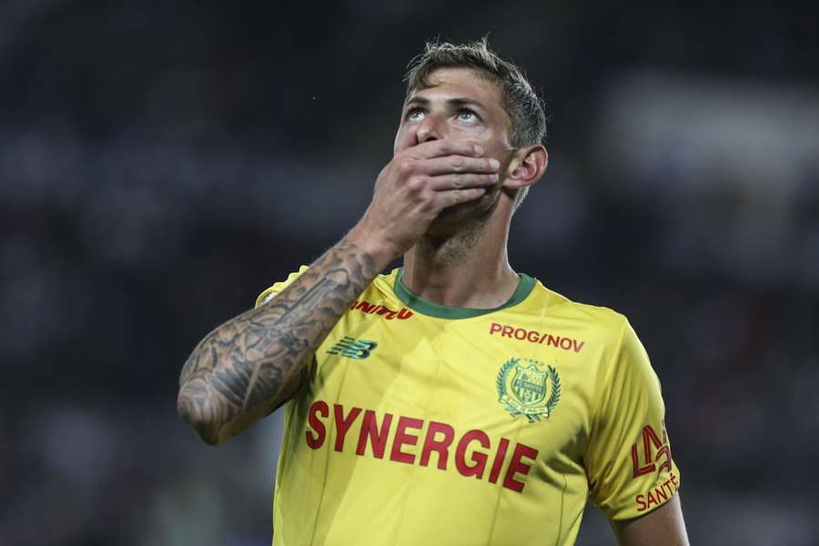 Emiliano Sala se lamenta durante un partido con el Nantes