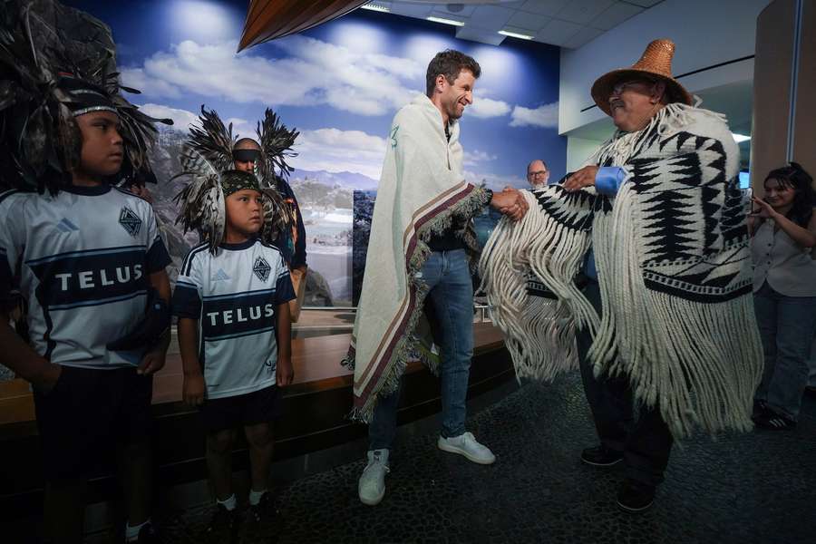 Thomas Müller fue recibido en Vancouver el miércoles por la noche (hora canadiense)