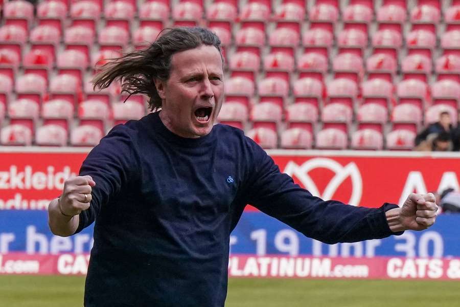 Bo Henriksen wins Coach of the Year award for the first time