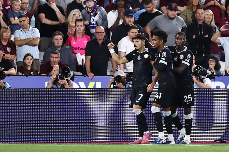 Pedro Neto deu início a uma reviravolta que acabou em goleada