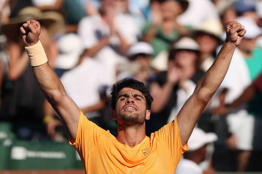 Alcaraz célébrant sa victoire face à Ruud.