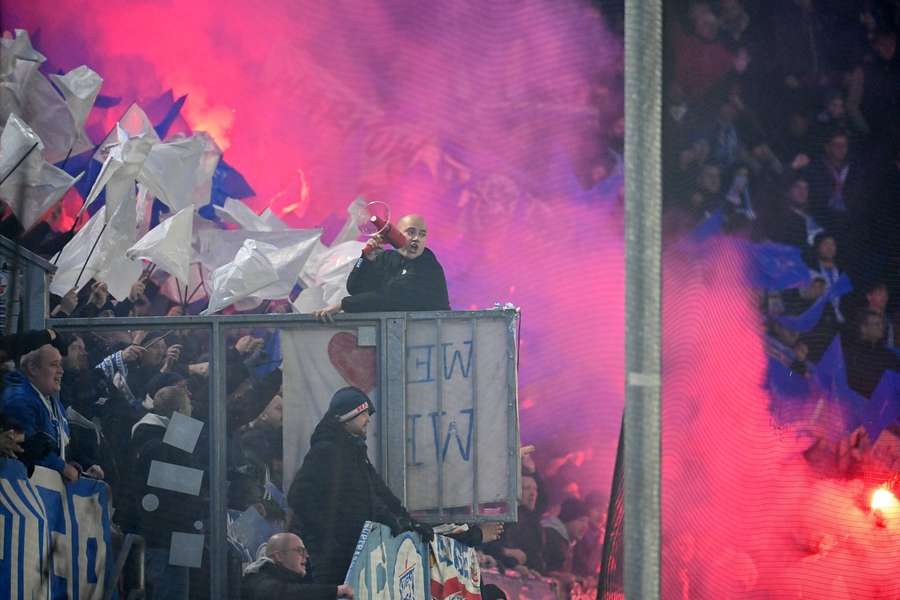 Einige Rostocker Fans haben beim Gastspiel in Paderborn zwei Spielunterbrechungen hervorgerufen.