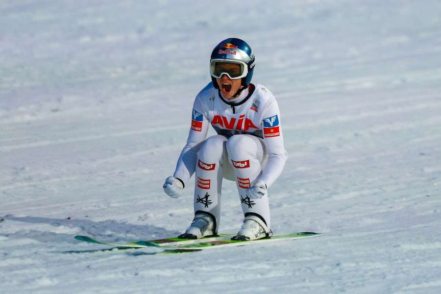 AdlerFlash: Embacher feiert in Vikersund Premierensieg AdlerFlash: Embacher feiert in Vikersund Premierensieg