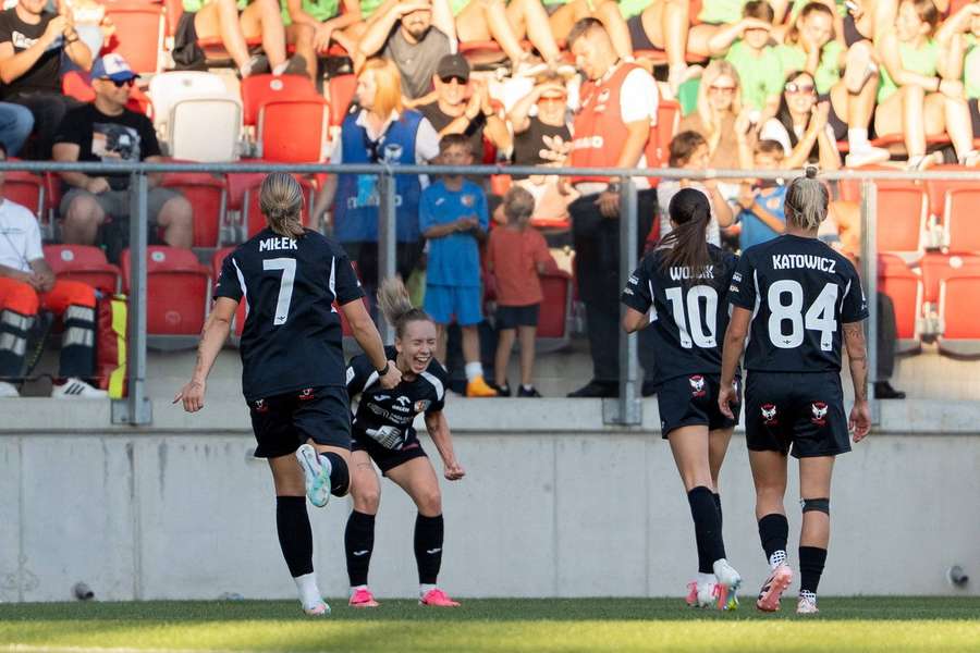 Polish club Czarni Sosnowiec progressed from their UEFA Women's Champions League first qualifying round mini-tournament.
