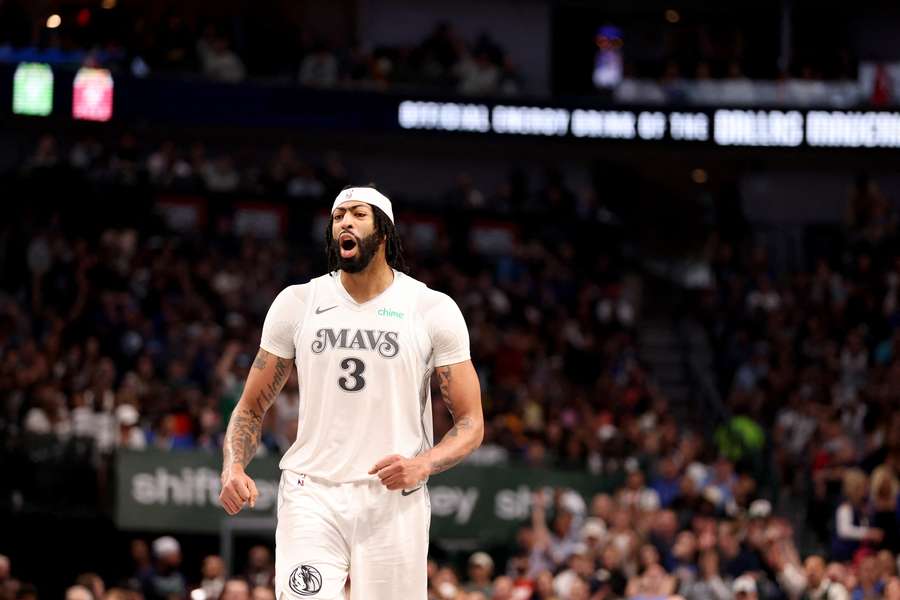 Anthony Davis in his Dallas Mavericks debut.