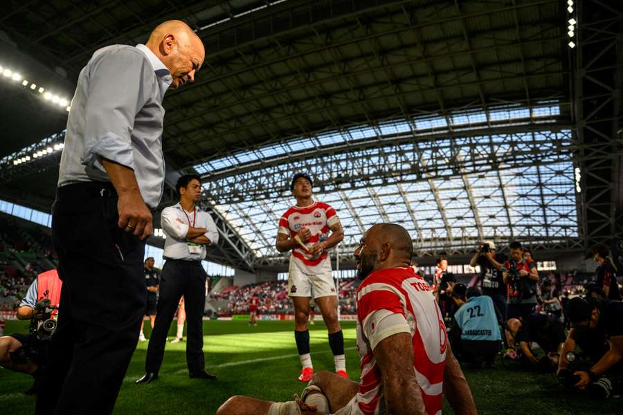 Eddie Jones speaks to Michael Leitch after Japan's mid-year loss to Wales. 