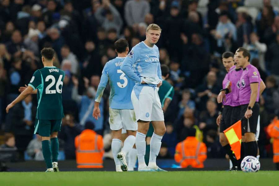 Zawodnicy Manchesteru City po porażce z Brighton.