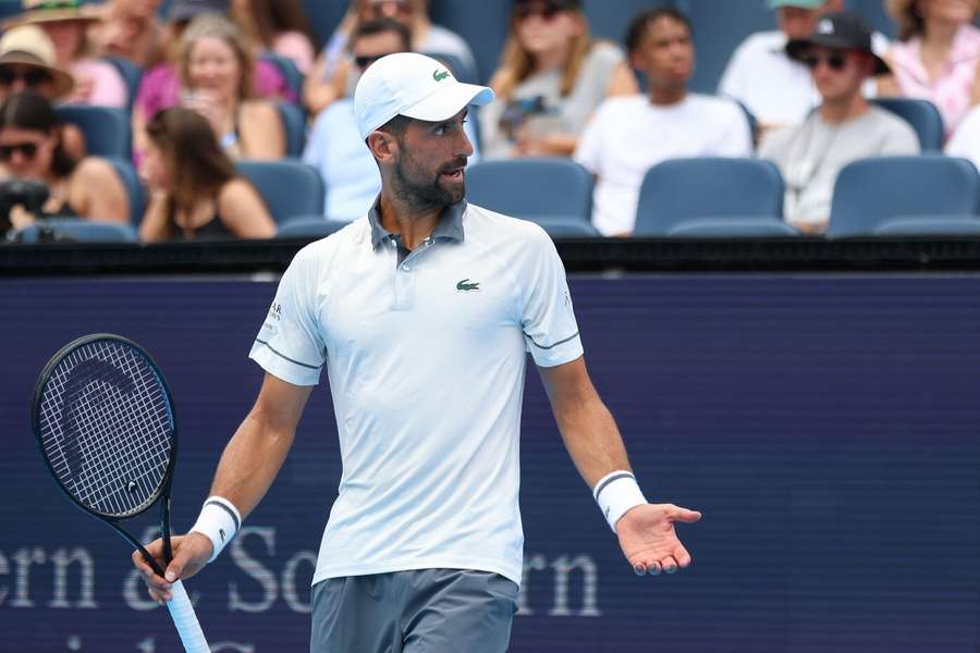 Djokovič skončil v Cincinnati hned na úvod. Djokovič skončil v Cincinnati hned na úvod.