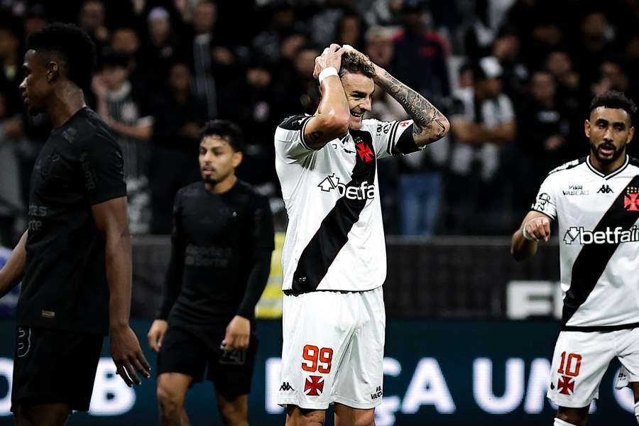 Vegetti passou em branco no duelo com o Corinthians, em Itaquera