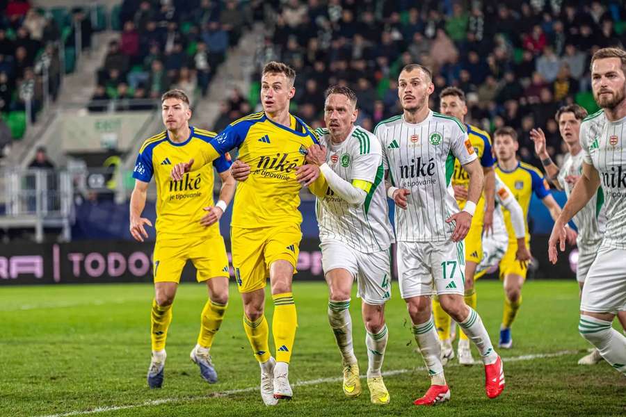 Východniarske derby púta v semifinále Slovnaft Cupu pozornosť. Východniarske derby púta v semifinále Slovnaft Cupu pozornosť.