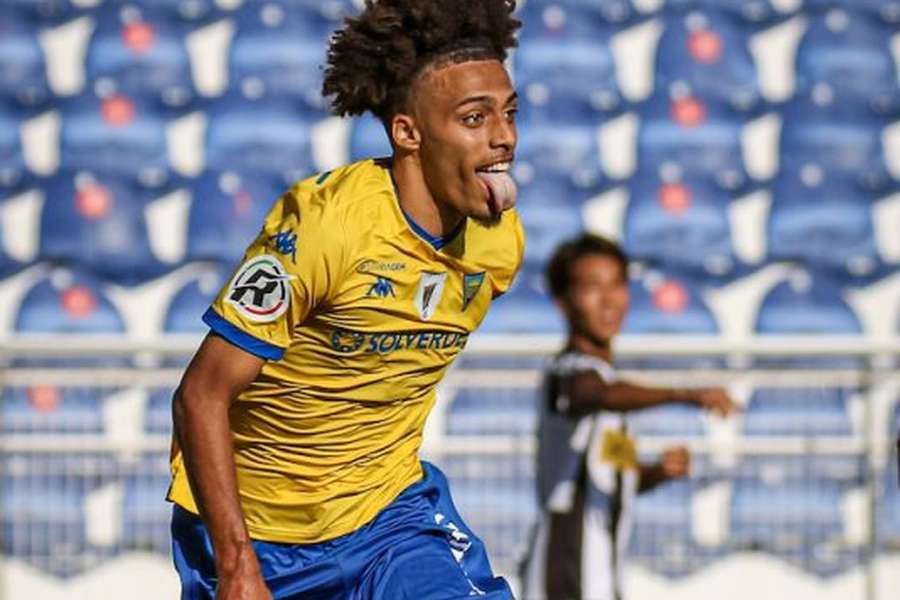 Serginho brilhou no Estoril e na UD Oliveirense