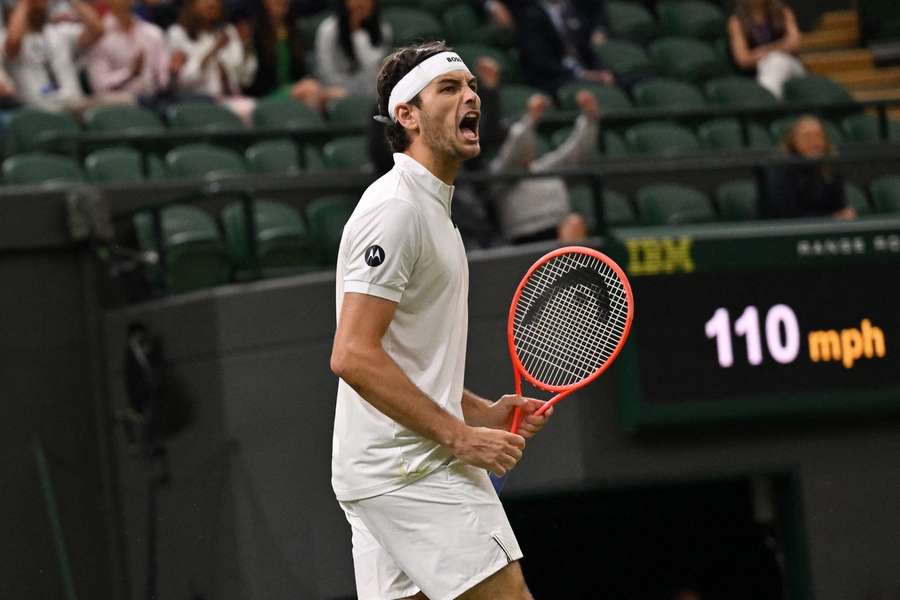 Taylor Fritz świętuje zwycięstwo w meczu z Diallo.