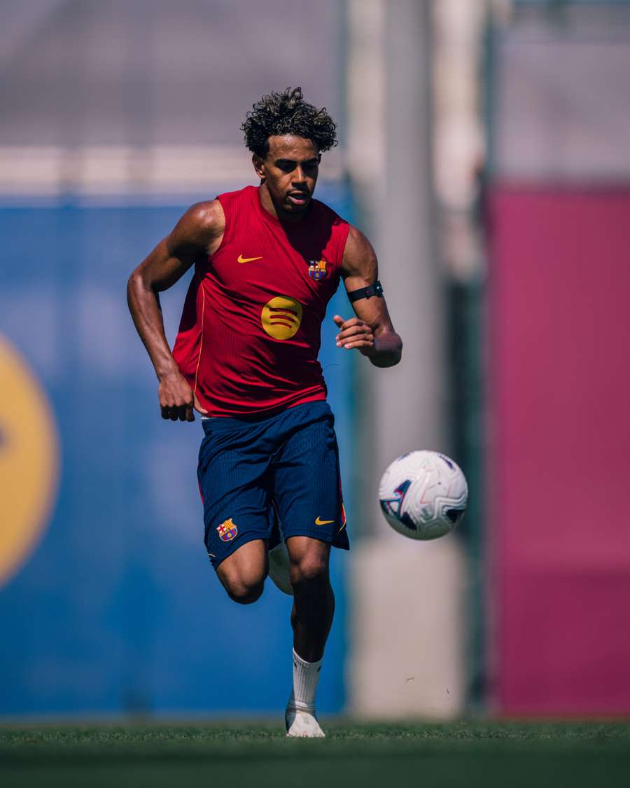 Lamine Yamal em treino do Barcelona