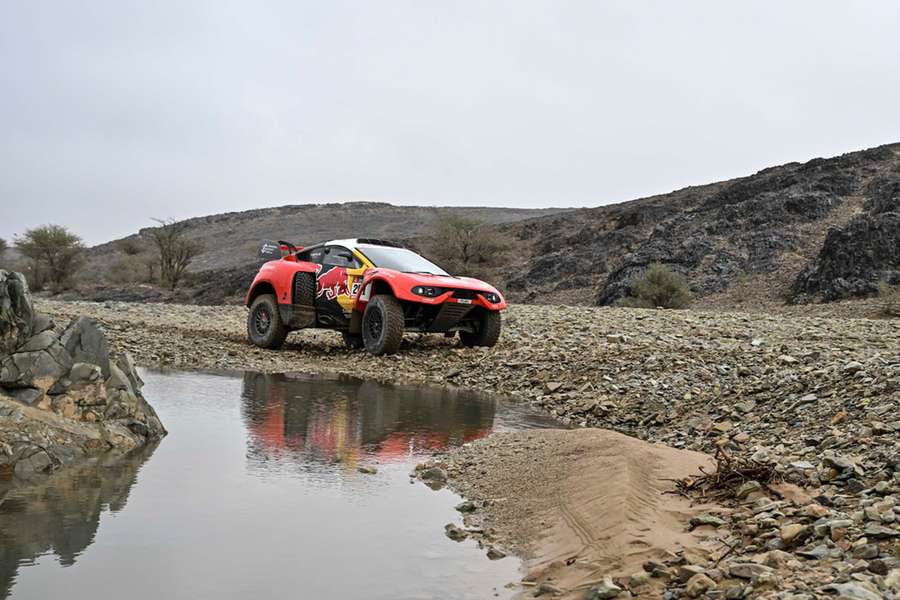 Loeb takes Dakar Rally stage after Sainz caught speeding