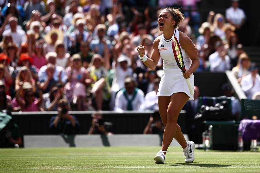 Jasmine Paolini vinder voldsomt tæt duel mod Donna Vekic.