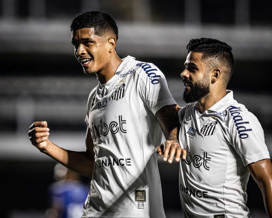 Lucas Barbosa fez o primeiro do Santos em cruzamento de Felipe Jonatan