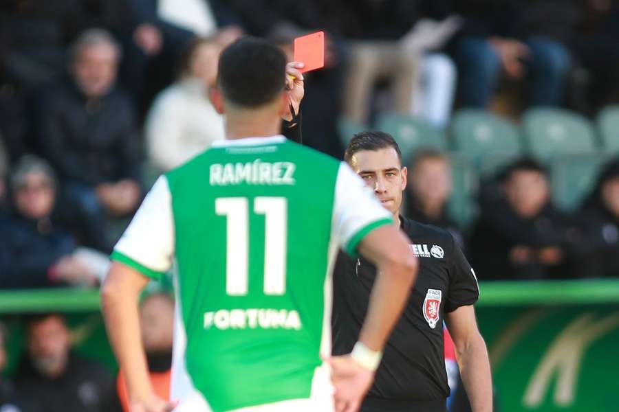 Komise rozhodčích potvrdila, že vyloučení hráče Bohemians Ramíreze bylo správné.